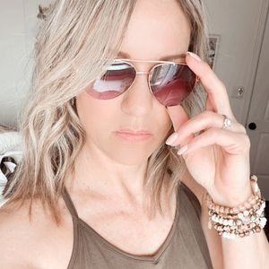 Meet your Posher, Gloria